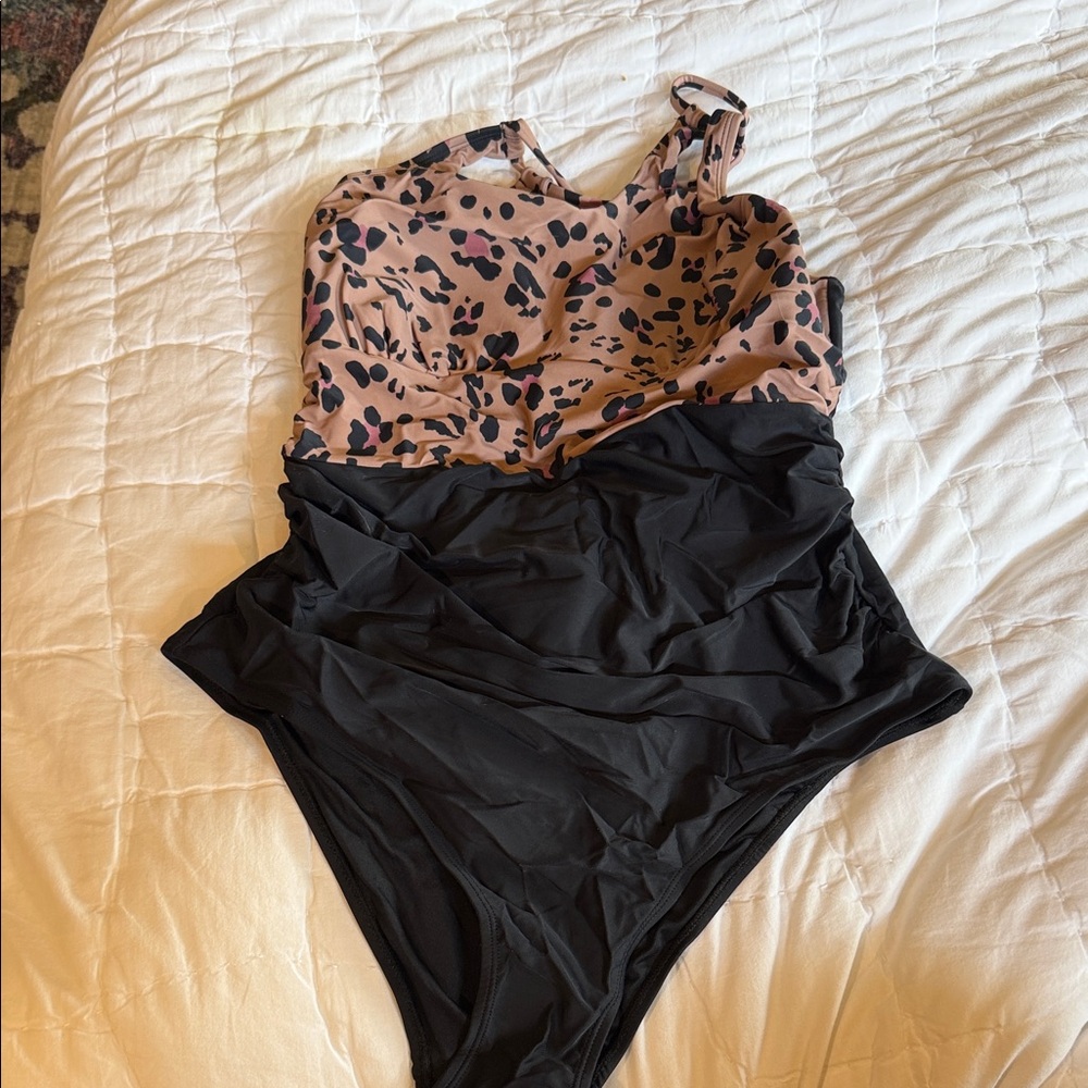 Cupshe Leopard Print and Black One Piece Swimsuit